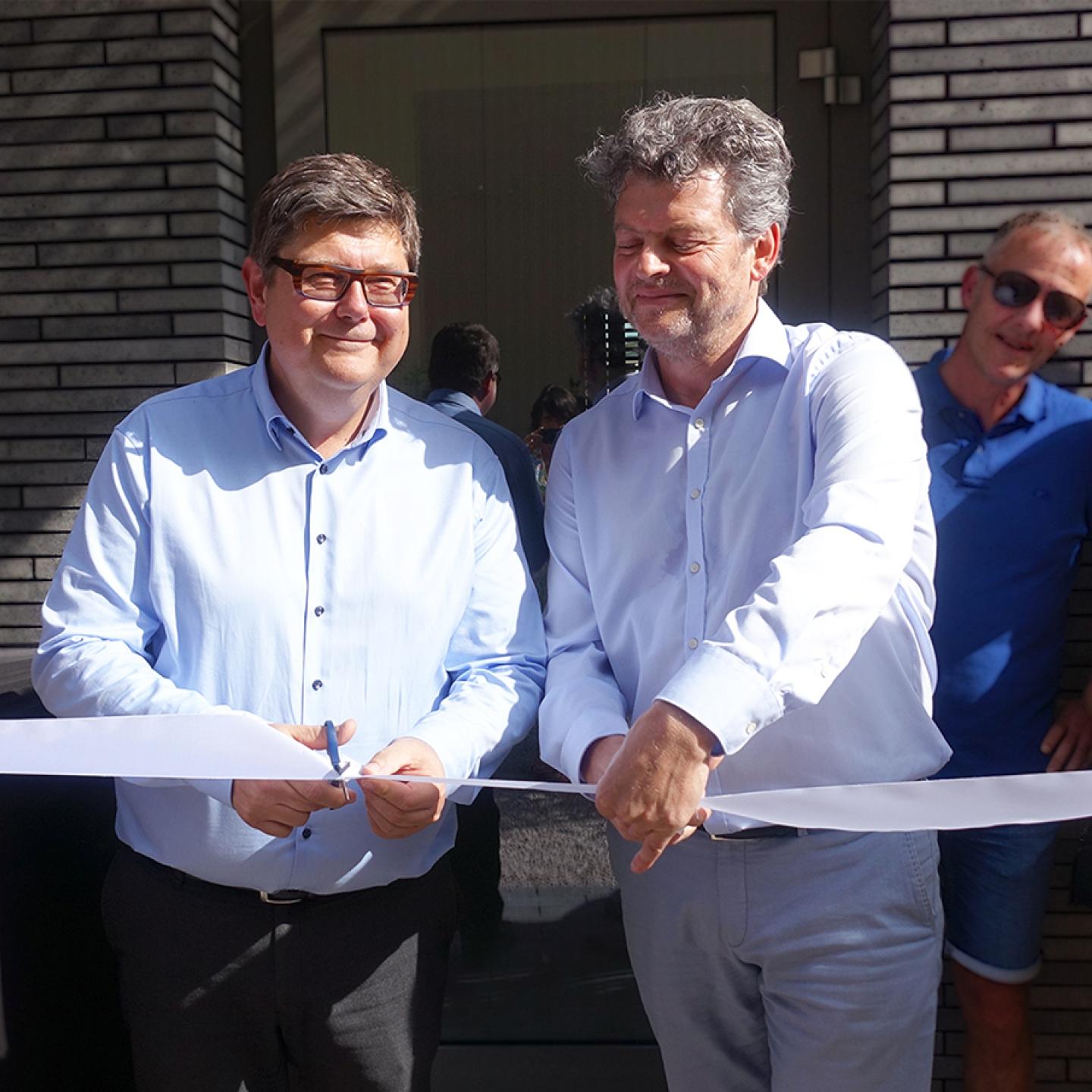 roxell-celebrates-opening-new-office